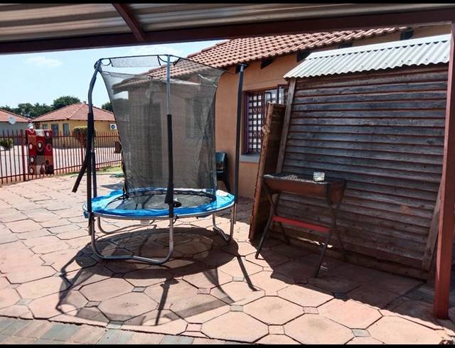 3 BEDROOM HOUSE FOR SALE IN THERESAPARK